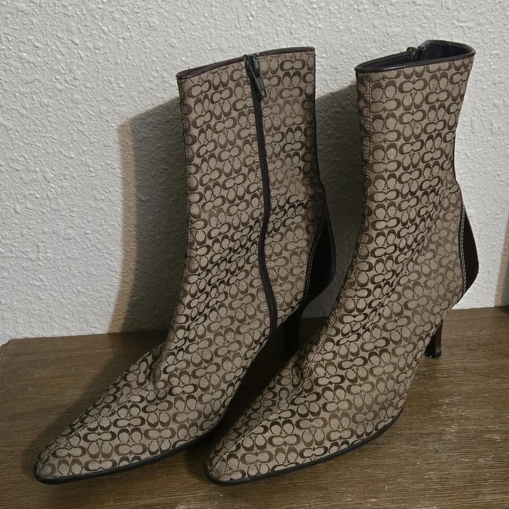 Stylish Brown Patterned Women's Boots - Picture 2 of 7